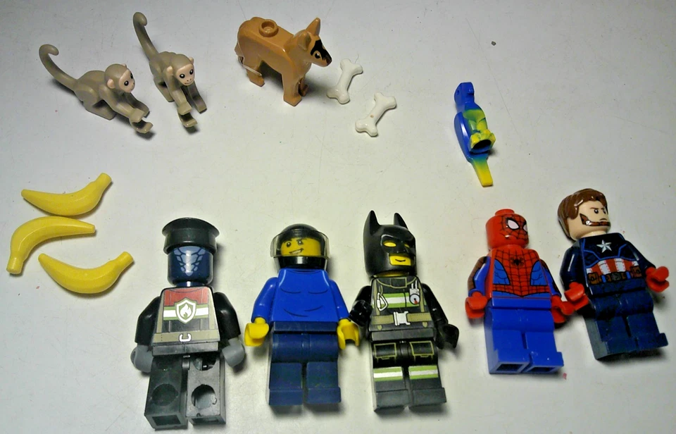 LEGO 5 Mini Figs ~ Batman~ Spiderman ~ 2 Monkeys & Bananas ~ Dog ~Parrot ~ Lot 6 - Image 1 of 4