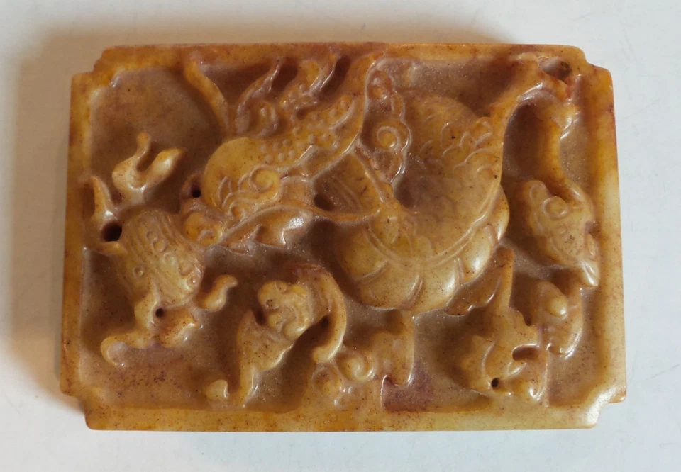  Amuleto/colgante de dragón de jade chino tallado a mano   Foto 1 de 4