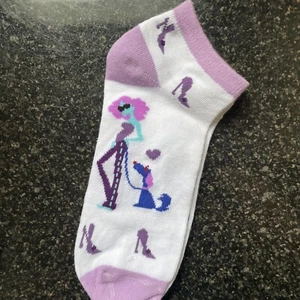 Teenager oder Kind süße lila Mode Mädchen unsichtbare Socken neu Größe S - Bild 1 von 5