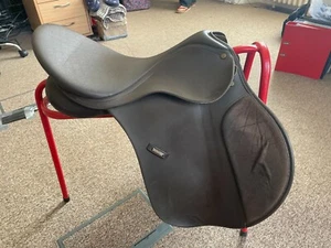 Wintec Brown GP Flocked Saddle 17.5" Medium Gullet (HAP) - Picture 1 of 13