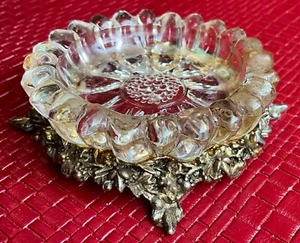 Cenicero de baratija vintage Regency Mementos dorado y de vidrio - Imagen 1 de 4