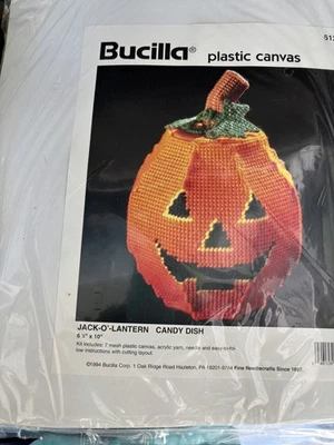 De colección 1994 Bucilla Halloween Plástico Lona Candy Holder Calabaza Kit Nuevo Foto 1 de 3
