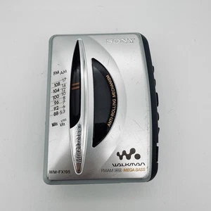 Reproductor de casete estéreo AM/FM Sony Walkman WM-FX195 mega bajo PIEZAS/REPARACIÓN - Imagen 1 de 8