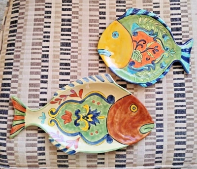 Cuencos de cerámica con forma de pez Snack un juego de dos. Taleveal  Foto 1 de 4