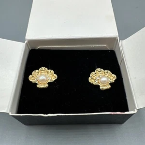 Vintage 1993 Avon Ocean Dream Seashell Faux Pearl Gold Tone Pierced Earrings - Picture 1 of 3