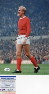 IAN URE ARSENAL, MAN UTD & SCOTLAND *RARE* SIGNED VINTAGE ON-FIELD PHOTO PSA - Imagen 1 de 1