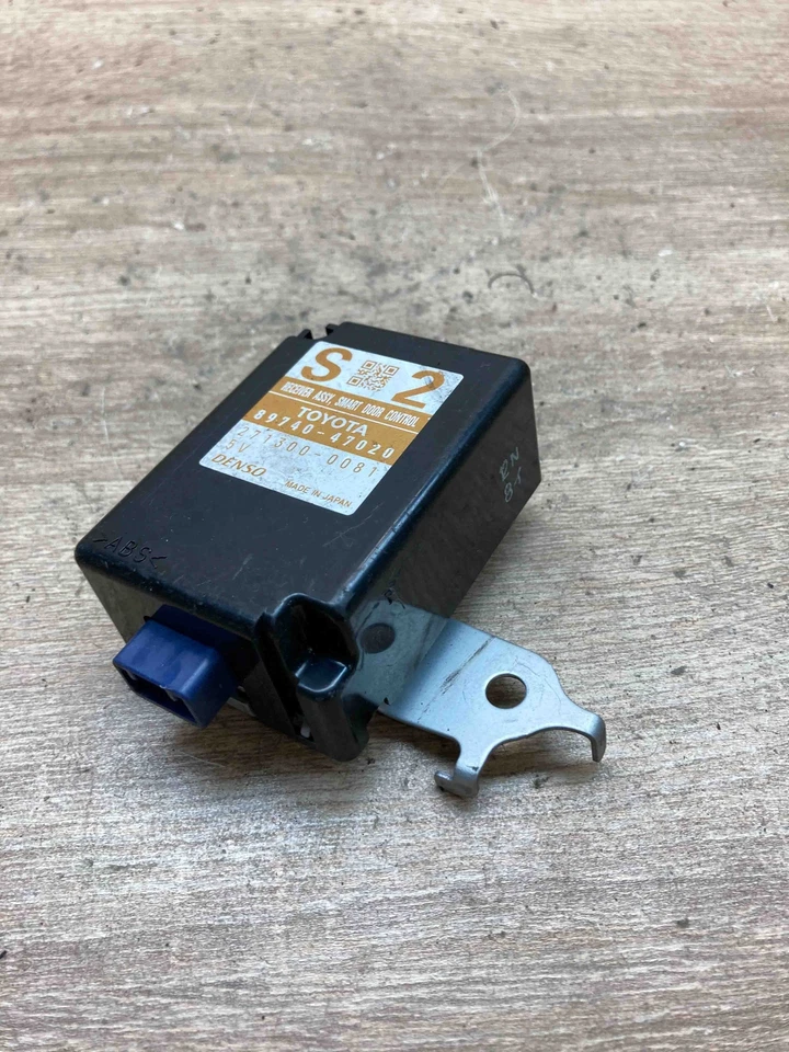 89740 47020 271300 0081 Toyota Prius Smart Key Module Control Unit Denso - Image 1 of 4