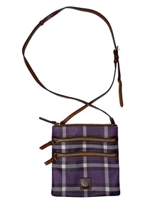 Borsa a tracolla vintage Dooney & Bourke viola a quadri con tracolla regolabile - Foto 1 di 8
