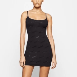 skims schwarzes Minikleid mit Skims Glitzer Logo Style AP-DRS-2264 - Bild 1 von 10