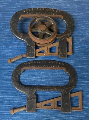 Par de poleas trolley rodillos de puerta de granero de hierro fundido MFG americanas antiguas de 1885 3B Foto 1 de 3