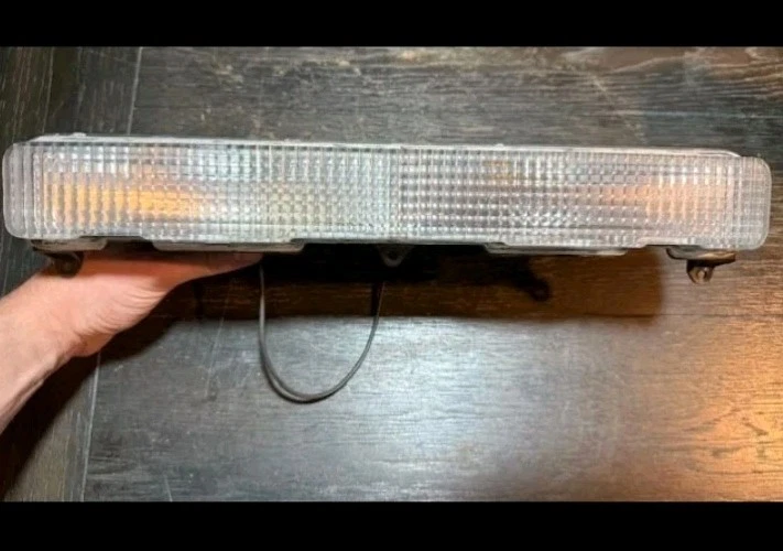 1979 1983-85 CADILLAC ELDORADO SEVILLE Turn Signal Parking Light Lamp - RH OEM - Image 1 of 1