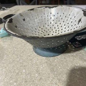 Vintage Primitive Blue & White  Enamelware Antique Colander Strainer - Picture 1 of 5