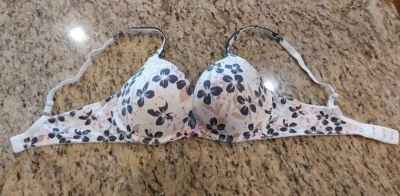 Sujetador Victoria's Secret Body By Victoria Push-Up Floral Lentejuelas Talla 34C Con Aros Foto 1 de 4