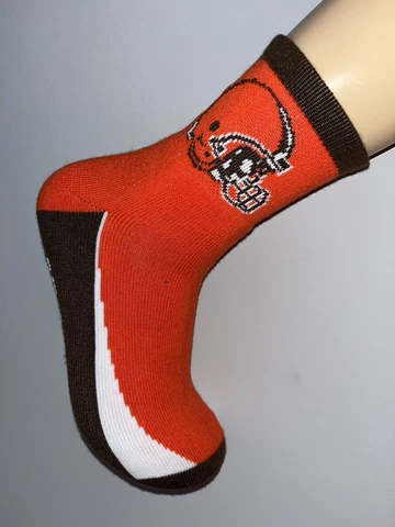 CLEVELAND BROWNS NFL FOOTBALL LOGO 1/4 LENGTH GRIPPER BOTTOM SOCKS LARGE MENS Cover