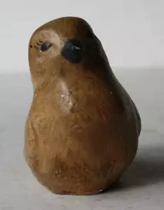 Estatuilla de pájaro sentado cerámica porcelana pintada a mano gran detalle estatuilla facial - Imagen 1 de 1