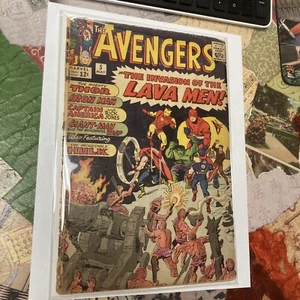 Vengadores #5 Aparición de Hulk "¡La invasión de los hombres de lava!" - Imagen 1 de 21