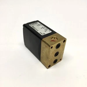 Burkert 0331 C 7/64 NBR BR MAN 3/2-Way Brass Solenoid Valve, 24VDC Coil, 0-87psi - Picture 1 of 5