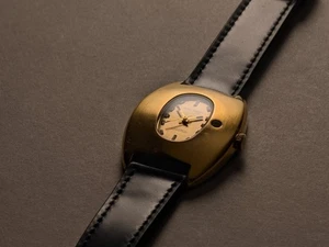 Maurice Guerdat Spyhole Offset Date Tonneau Automatic - Picture 1 of 9