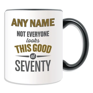 Personalisiertes Geschenk Nicht jeder sieht so gut aus mit siebzig Tasse Spardose Tasse Name - Bild 1 von 21