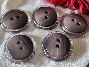 Lot 5 gros boutons vintage violet effet corne 2,7 sur 2,5 cm ref 3101 - Picture 1 of 3