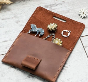 Bolsa de almacenamiento de viaje para dinero en efectivo moneda joyería artículos diversos cosméticos cuero marrón x143 - Imagen 1 de 5