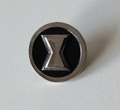 MARVEL – Dr. Strange Sanduhr Abzeichen | Geprägter Metall-Pin mit Symbolkraft - Bild 1 von 2