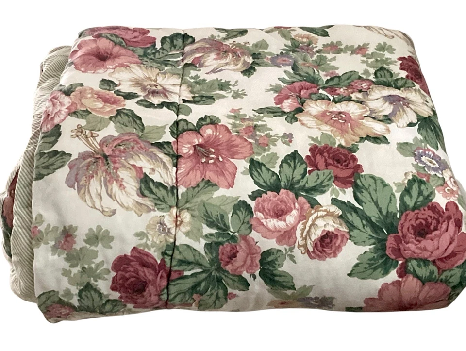 Edredón floral vintage de cabaña JCPenney acolchado rosas lila verdes reina Foto 1 de 4