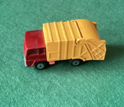 Matchbox Super Fast Lesney Garbage Truck 1/64 - Image 1 of 4