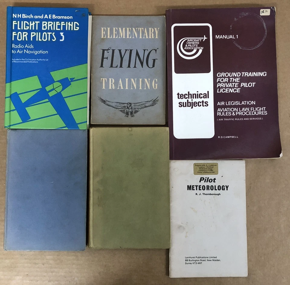 7 x Vintage Flight Briefing etc Books/ Booklets For Private Pilots - Image 1 of 4