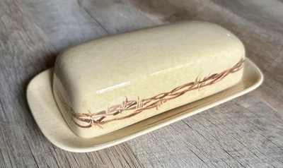 Plato de mantequilla cubierto con alambre de púas Cowboy Living colección clásica oeste NUEVO EN CAJA Foto 1 de 4
