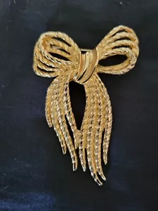 Vintage Signed Angel Corded Ribbon Gold Tone Brooch - Picture 1 of 4