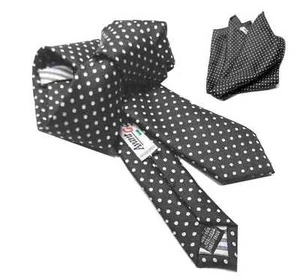 COMPLETO CRAVATTA NERA SLIM E POCHETTE UOMO POIS BIANCHI CRAVATE FAZZOLETTO SETA - Imagen 1 de 5