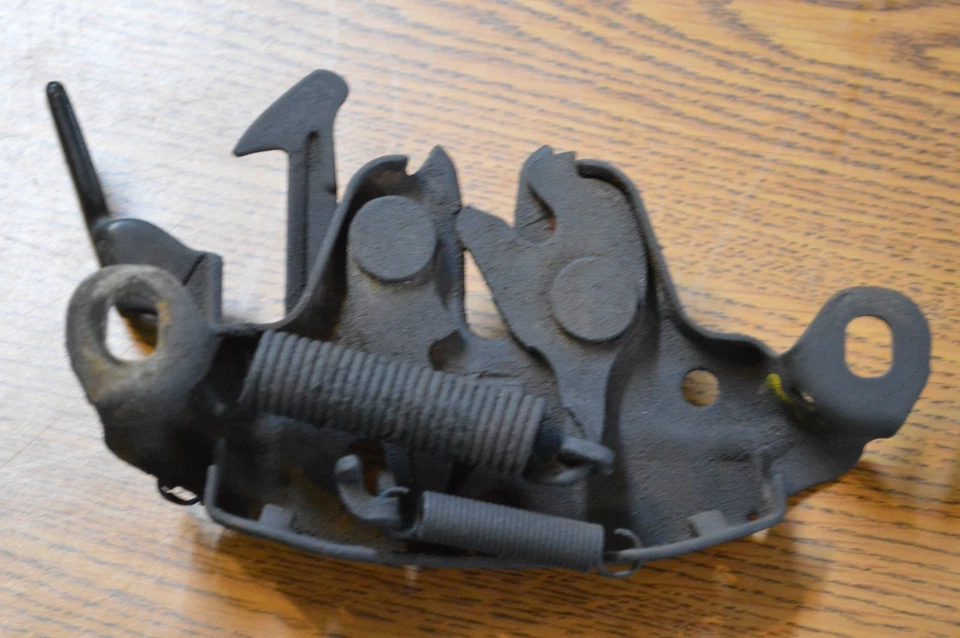 Nissan Murano 2003-2007 capó cierre seguridad  Foto 1 de 1