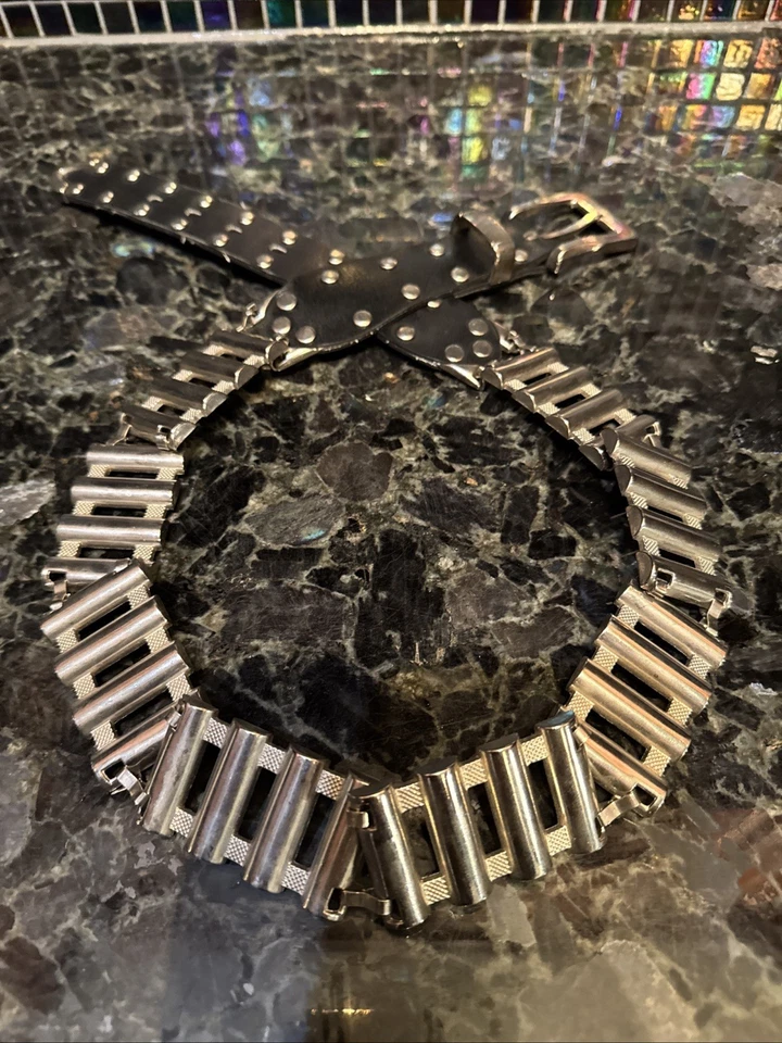 De colección Cinturón Tachonado Cuero Negro Imitación Bala Shell Punk Rock Grunge Emo Gótico Talla M Foto 1 de 4