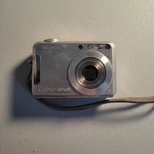 Sony Cyber-shot DSC-S700 7.2MP Digital Camera - No Power - Picture 1 of 2