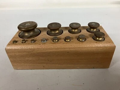 ancienne boite de 12 poids en laiton pour balance - Photo 1/2