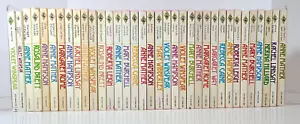 Lot of 35 Vintage Harlequin Presents Romance Novels PB Books 1970's-80's Red Edg - Imagen 1 de 6