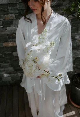 Preciosa bata kimono romántica nupcial blanca seda hecha a mano de alta calidad Foto 1 de 4