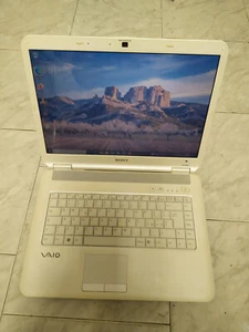Notebook Sony Vaio VGN-NS38M ssd 256Gb 4Gb ram Windows 10 pro - Foto 1 di 9