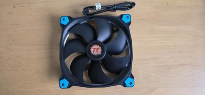 Lüfter Thermaltake 140x140x25mm Riing 14 LED Blue - Bild 1 von 3
