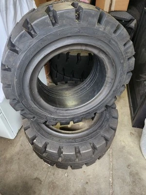 Neumático de horquilla cargador sólido 250x15 UNI-ACE 15x llanta 7,5 (juego de 2) UNI155 Foto 1 de 4