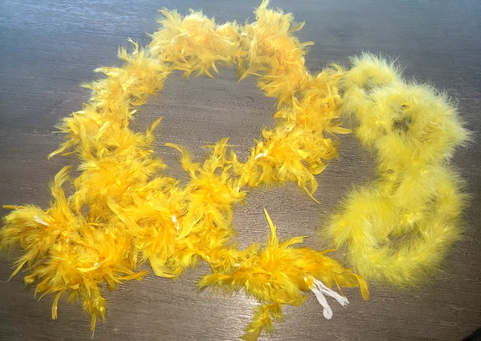 2 girls women FEATHER BOA SOLID YELLOW ONE SIZE HALLOWEEN PRETEND PLAY FUN WEAR - Image 1 of 1