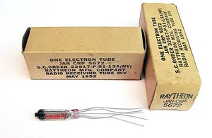 2 pcs JAN 5672 tube Raytheon long pins - Picture 1 of 1