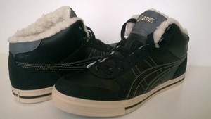 asics aaron negras