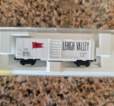 Z Scale 14129-2 Lehigh Valley 40' Single Door Box Car – Micro-Trains Line - Image 1 of 3