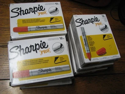 Sharpie Box of 12 Sharpie Pro Bullet Tip Permanent Markers RED
