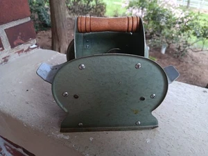 VINTAGE NESTOR JOHNSON CARD SHUFFLER GREEN METAL WOOD MADE IN CHICAGO IL - Picture 1 of 4