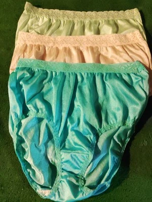 3 Pair Sz 7 vintage fruit of the loom 100% nylon panties w/tag, Lace Waistband  - Image 1 of 4