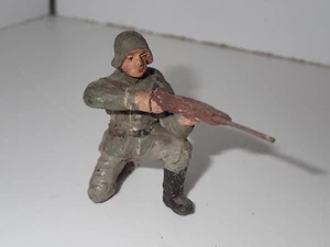 SOLDATINO IN PASTA SOLDATO IN GINOCCHIO SPARANTE CON FUCILE TIPO ELASTOLIN (4) - Bild 1 von 4