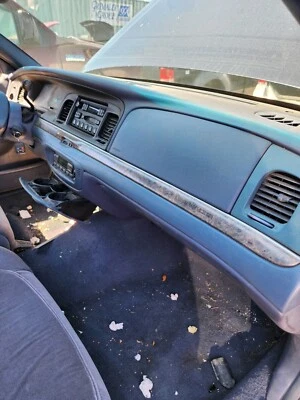 BOM AZUL 1998-2011 Ford Crown Victoria painel de acabamento do painel interceptor com relógio fabricante de equipamento original  - Imagem 1 de 4